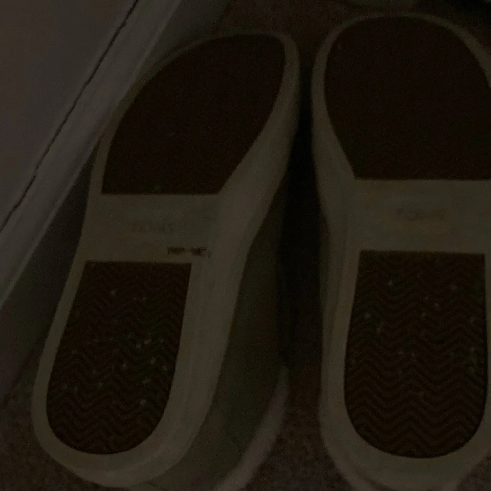 TOMS Women's, Paxton Sneaker - Picture 3 of 8